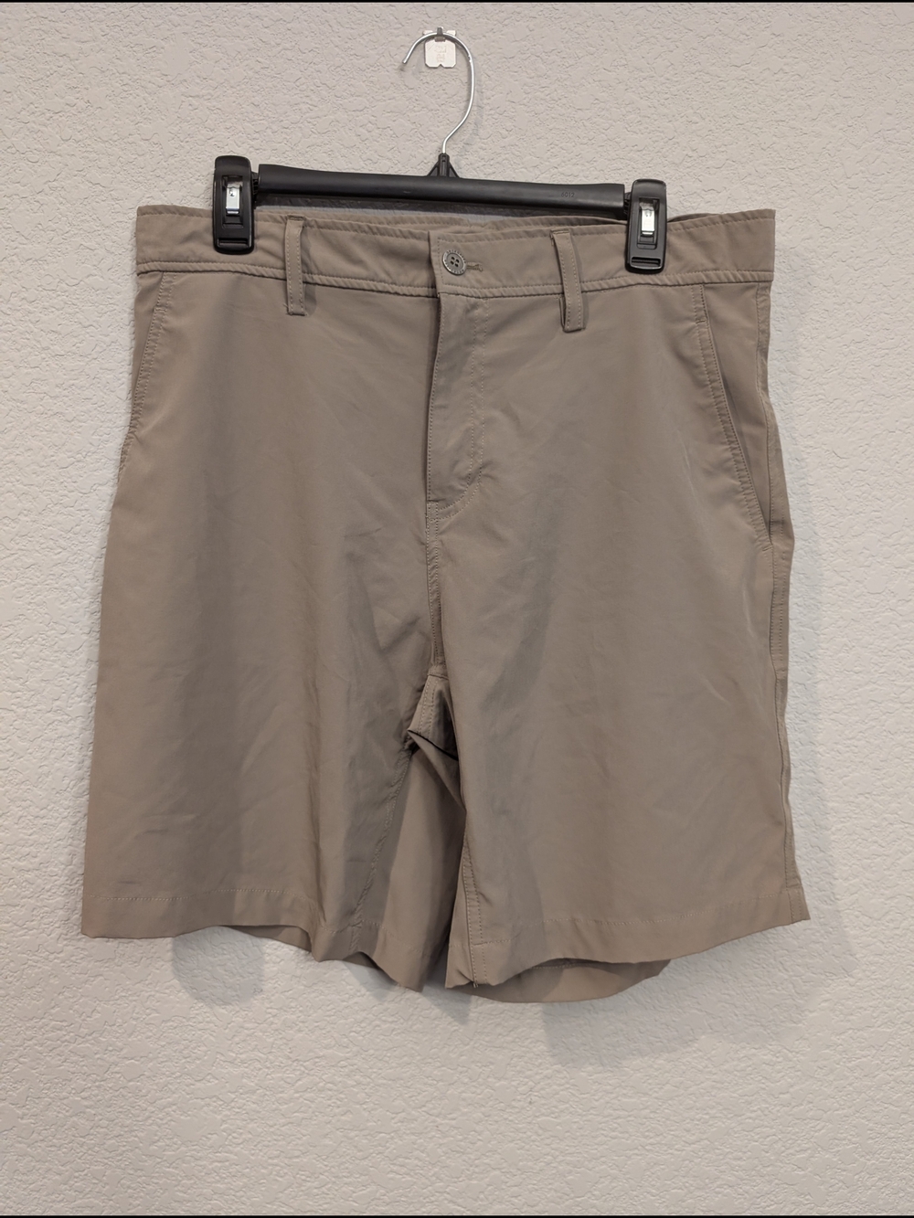 Men's Sz 32 Cool Stretch Performance Khaki Shorts